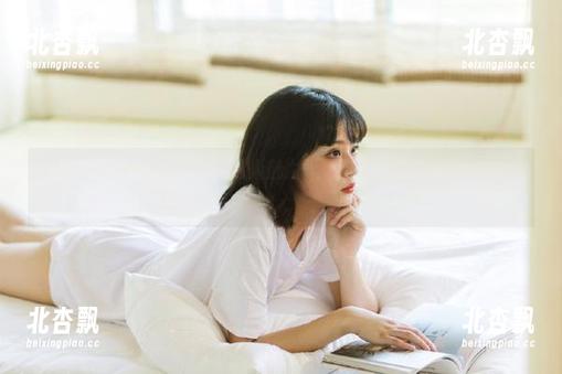 发现Candy Ball眼镜的迷人魅力：免费下载她的摄影作品合集.txt